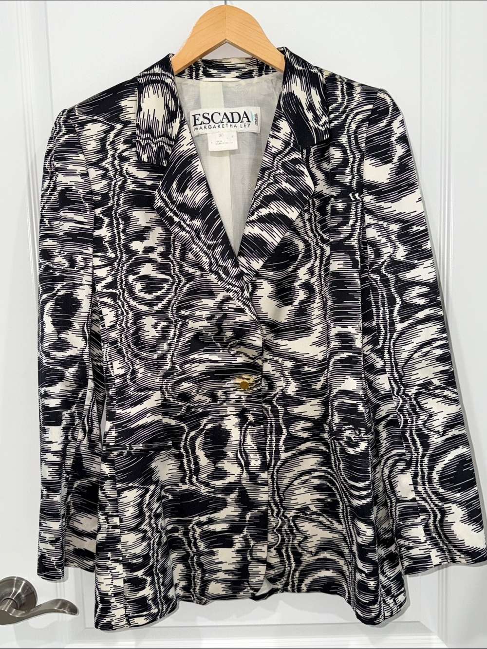 Escada Margaretha Ley blazer black & white abstract print single-button closure